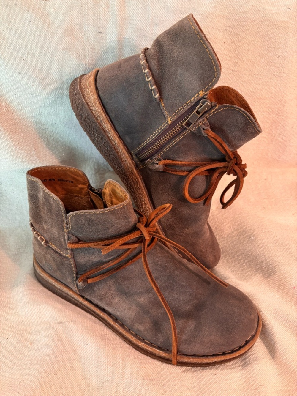 Born EUC Calyn distressed leather ankle boots - Picture 2 of 13